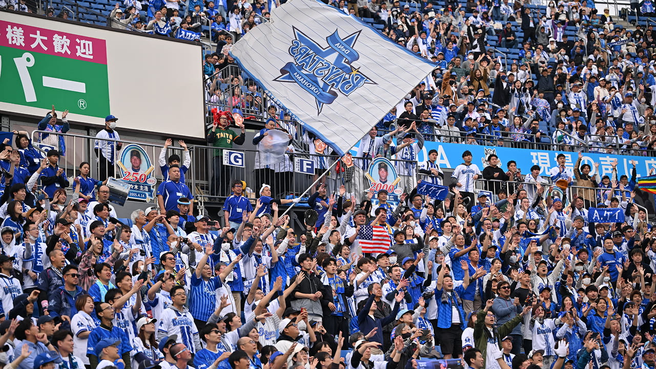 沸き立つ観客席