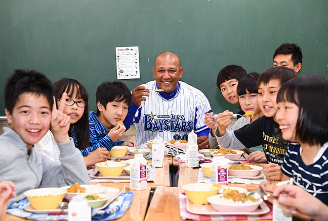 横浜市学校給食に青星寮カレーを提供
